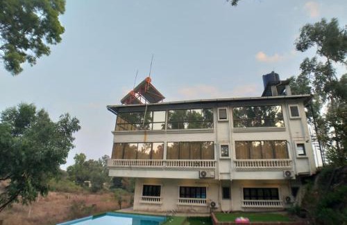 Bhilar Villa | Ultra Luxurious Mountain View By Lifeline Villas