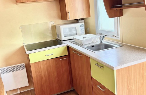 Marinha Grande House | Um Bungalow Aconchegante e Pergolado Proximo a Piscina e Muito Verde