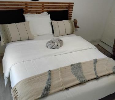 Ay House | Un été sans fin - 3 chambres- 3 lits - balnéo