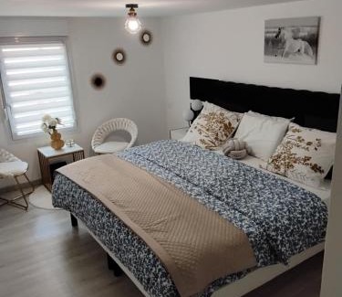 Ay House | Un été sans fin - 3 chambres- 3 lits - balnéo