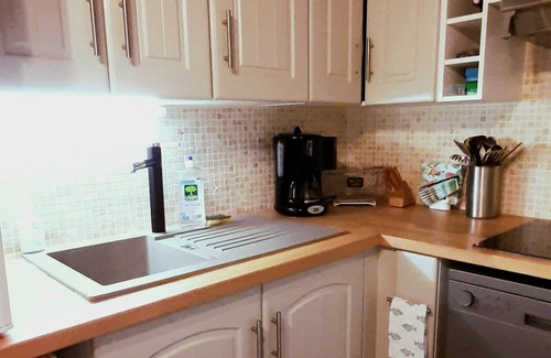 Saint-Martin-de-Re Apartment | Un Délicieux Moment, au Cœur de Saint-martin, Dans cet Appartement Avec Jardinet