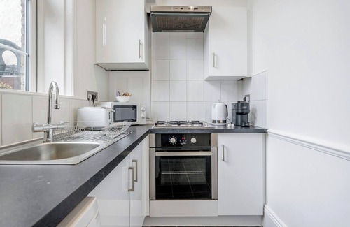 Camden Town with Primrose Hill Apartment | Unbeatable location in Camden-spacious studio flat