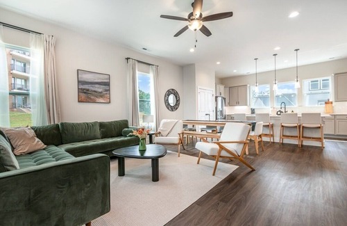 Charlotte House | UNCC 4BR | Pet-Friendly Stay