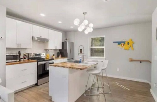 Tulsa House | Uncontainable Style-Sleeps 7