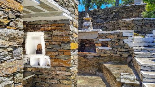 Kea House | Under Royal Oaks