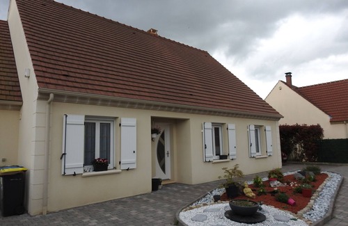 Chambly House | Une belle chambre, lit double.