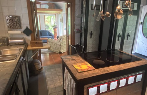 L'Avenir Ski Chalet | Une Chaleureuse Maison Dans un Jardin sur les Rives D'une Rivière