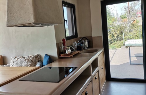 Vlakhia House | Une Villa Avec Confort et Vue, Juste à Côté de la mer et la Montagne