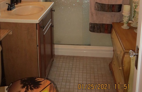 Racine House | Unique and Charming Private Quarters