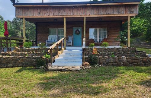 Mena House | Unique Country Cabin Meets Farmhouse Modern!