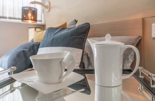 Coal Harbour Condo | Unique downtown urban oasis with private terrace!