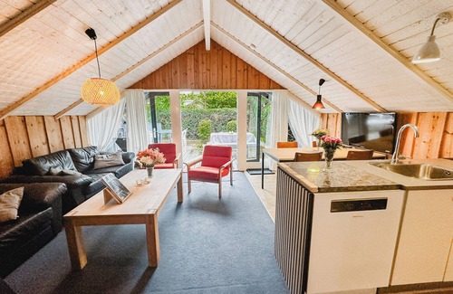 Ansager Cabin | Unique forest cabin by the lake | Near Legoland & Lalandia