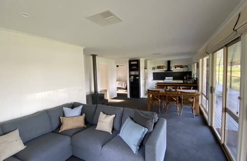 Mansfield House | Unique Lake eildon frontage retreat, house/2units Mansfield+ 45min from MtBuller