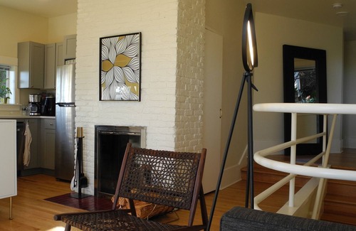 Portland Heights Apartment | Unique, modern 2-level 1BR+Office or 2BR, w/fireplace, mtn views, near downtown
