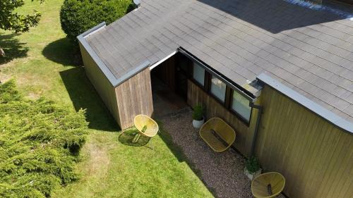 Merston House | Unique & Rural Child Friendly Annexe with Large Gardens, Games & Tennis Court - Chichester Holiday Properties