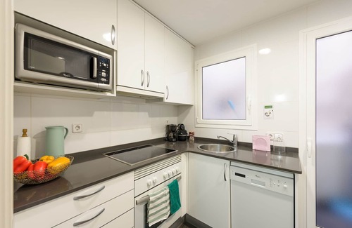 Sant Antoni Apartment | Unique & Spacious Flat4BR | Terrace | Balcony Parking 20m Ramblas Walking Distance