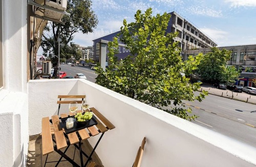 Bucharest City-Centre Apartment | Unirii Square Cozy 4BR-Apt: Modern Urban Living