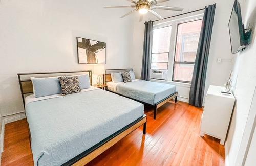 Gaslamp Quarter Hotel | UNIT #303 2-bedroom/1-bath 700 sq. ft suite with Parking & 5 Beds including a full kitchen - Washer/Dryer
