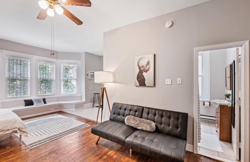 Spruce Hill Apartment | University City, Chic Studio Apartment by A.C.T.