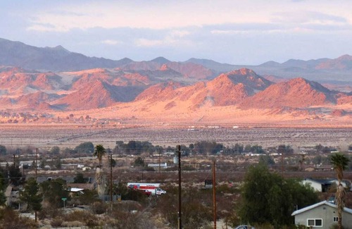 Twentynine Palms House | Unobstructed MOUNTAIN VIEWS, 3 minutes to Joshua Tree NP.