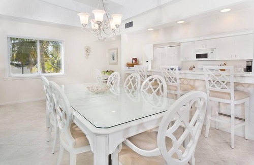 Sanibel Condo | Unparalleled Direct Gulf Views from this Elegant, Spacious, Top floor unit