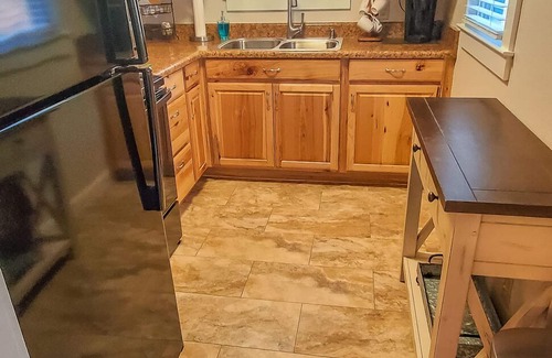 West Jefferson Cabin | Unwind, Explore, Repeat - This Fall @ Walnut Hill Cottage