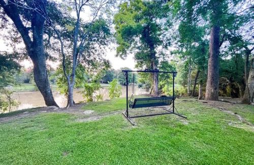 Lafayette House | Unwind & Relax at Azalea Cottage on Bayou