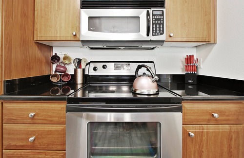 West San Jose Condo | Updated & Gated Silicon Valley 1BR Condo! AC+Parking+Washer+Dryer by Santana Row