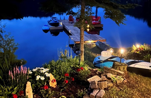 Highlands East Cottage | Updated historic log cabin on the lake, w/amenities enough for 2 families
