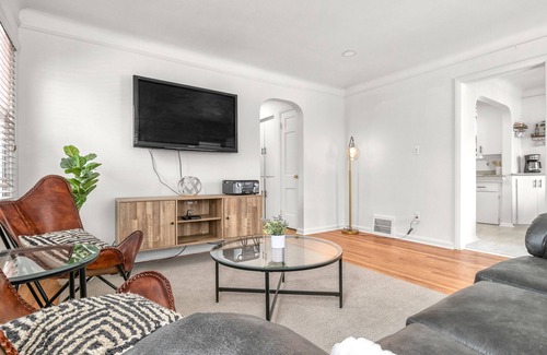 Dearborn House | Updated Home! 10 min to Airport/Greenfield Village