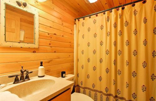 Conway House | Updated Log Cabin Near Story Land and Dianas Baths!