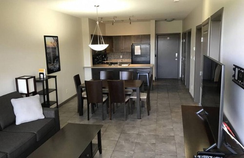 South Pandosy Apartment | Upper Floor w/Courtyard View #550
