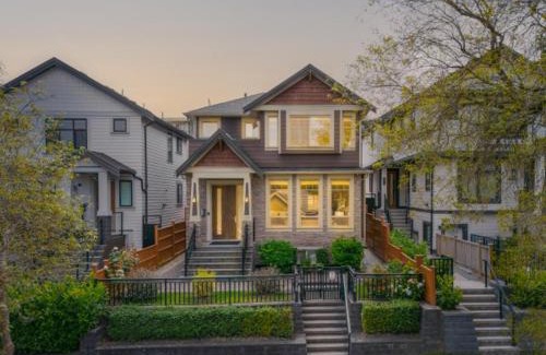 Renfrew-Collingwood House | Upscale 4BR Vancouver