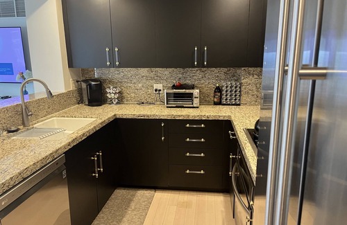 East Village Condo | Upscale Harbor Club Condo With Spectacular Views