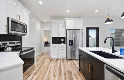 Twin Falls House | Upscale Modern Home | St. Lukes | Garage Parking