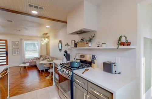 Central Arlington House | Upscale Modern | LUX Finishes | 1.3miles to AT&T