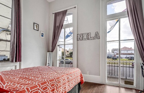 Faubourg Lafayette House | Uptown Oasis: Pet-Friendly 5BR, 3BA, Near St Charles Streetcar, French Quarter
