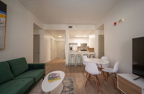 Fourth Ward Apartment | Uptown Queen City In The Middle Of EVERYTHING!