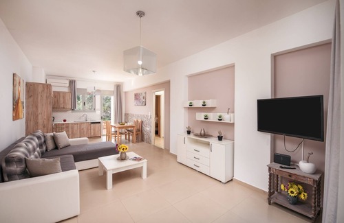 Loutra House | Urania Luxury Suite with pool view -Loutra Resort