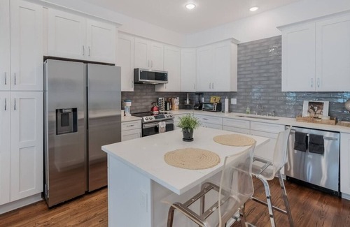 Historic Garderns House | Urban Bungalow Downtown