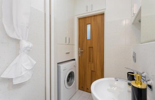 Mirow Apartment | Urban Chic - Cozy One-Bedroom in Warsaws Vibrant Center, Żelazna Street