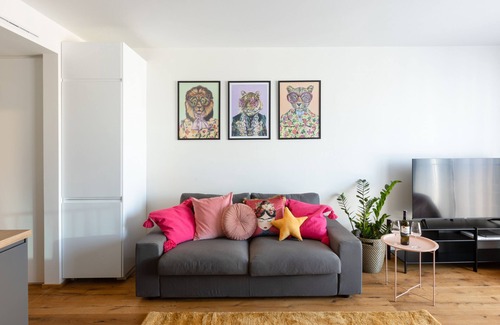 Karlin Apartment | Urban Chic Residences