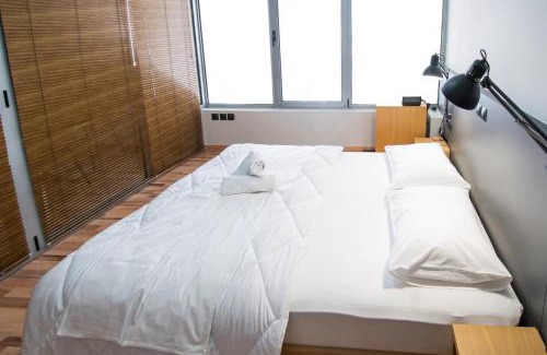 Xanthi Apartment | Urban Downtown Suite Xanthi 2BR - Meno Homes 4