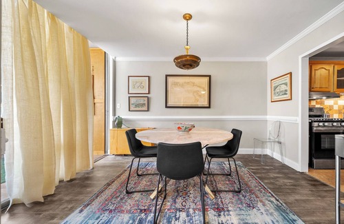 Downtown Atlanta Apartment | Urban-Eclectic Downtown Condo w Parking, sleeps 4