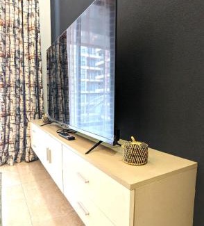 Thompson Estate Apartment | Urban Haven 3BR Apartment