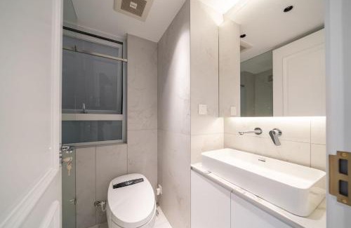 Downtown Shanghai Apartment | Urban Hub Superior Suite 3 bedrooms near the People's Square include Garden