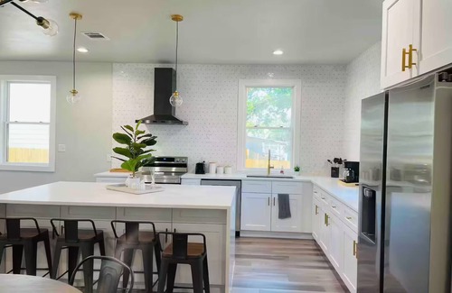Eastside Promise Neighborhood House | Urban living in downtown SA 3 min from Alamo Dome