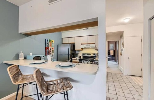 Glenwood Grove - North Iris Apartment | Urban Oasis: Cozy Furnished 1 BDR in Boulder