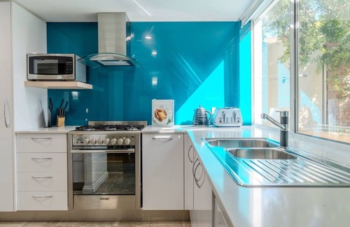 Victoria Park House | Urban Oasis: Near Optus Stadium!