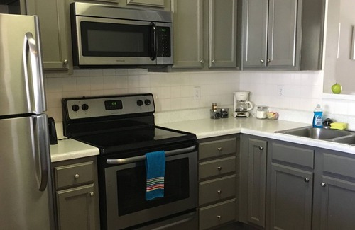 SoNo House | Urban Townhouse 2Bd/2Ba Suite with FREE Parking in the Heart of Atlanta